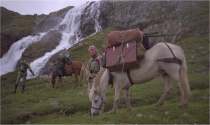 På vei heim med hest og kløv ved Brokefoss