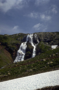 Brokefossen Hytta ligg på platået der fossen startar