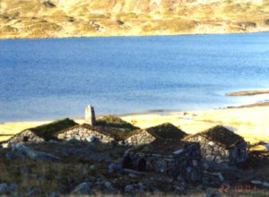 Steinbuene i Vivassdalen bada i morgonsol